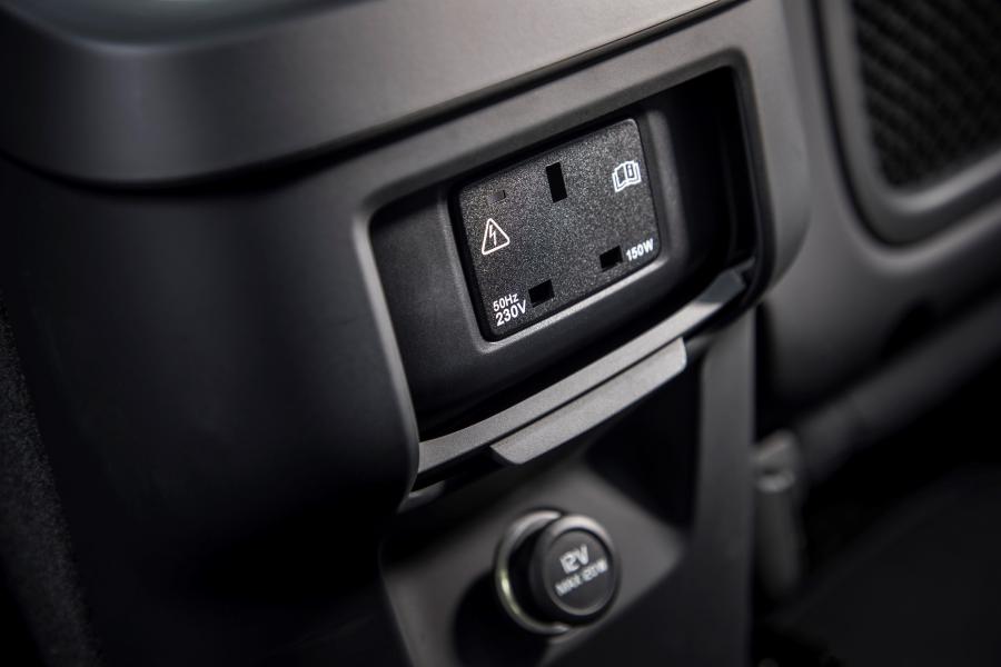 Детали интерьера Volvo XC60 D4 Inscription 2017 года  (UK) (фото 157 из 172)